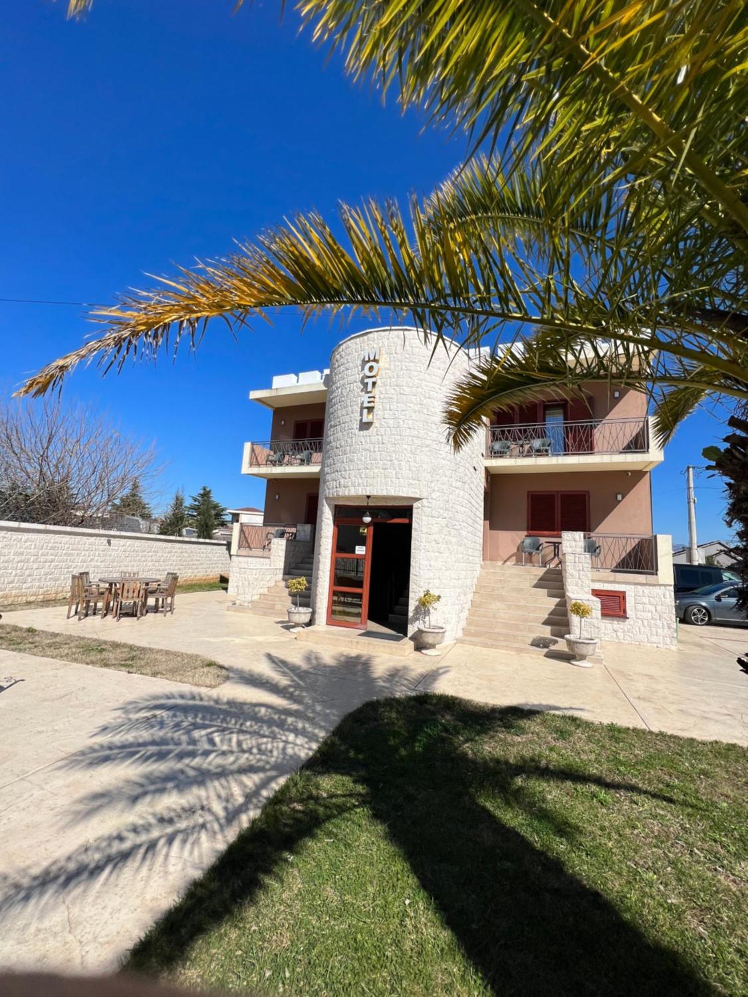 Motel Zeta Lux Mitrovici  外观 照片